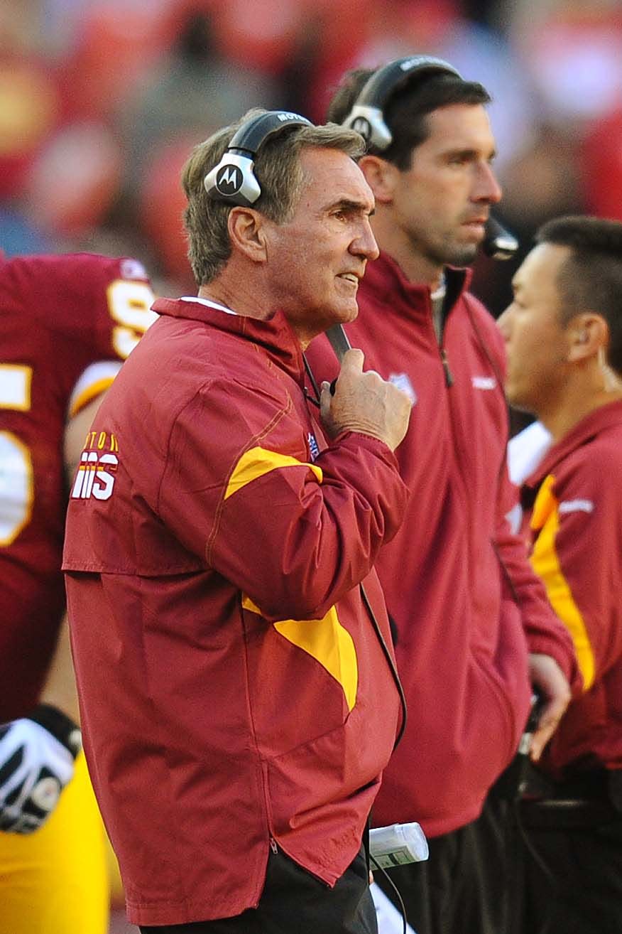 Former Washington Redskins head coach Mike Shanahan (front) and offensive coordinator Kyle Shanahan (back) side by side during a game against the San Francisco 49ers. They are just one of many father-son duos throughout NFL history. (James Lang-USA TODAY Sports)