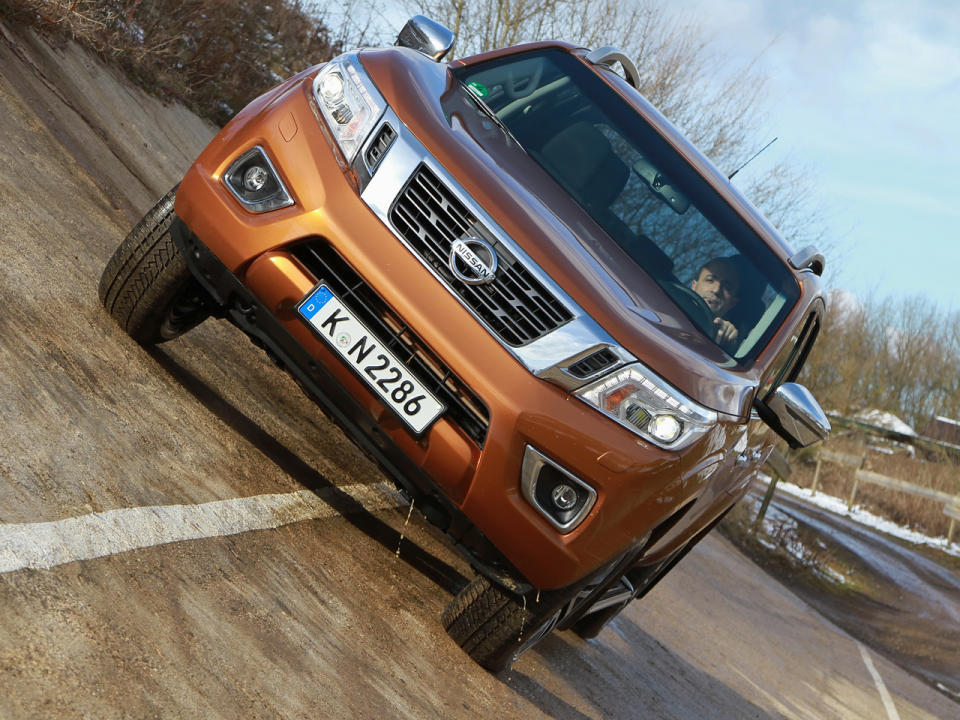 Der Nissan Navara muss sich vor seinen Kollegen aber auch nicht verstecken. Es gibt ihn in der King-Cab- oder Double-Cab-Version und er verfügt über satte 125 Zubehör-Komponenten. Zu seinen Tools zählen unter anderem eine ausziehbare Ladefläche, ein Metalltritt und ein Heckenklappendämpfer. (Bild-Copyright: Nissan)