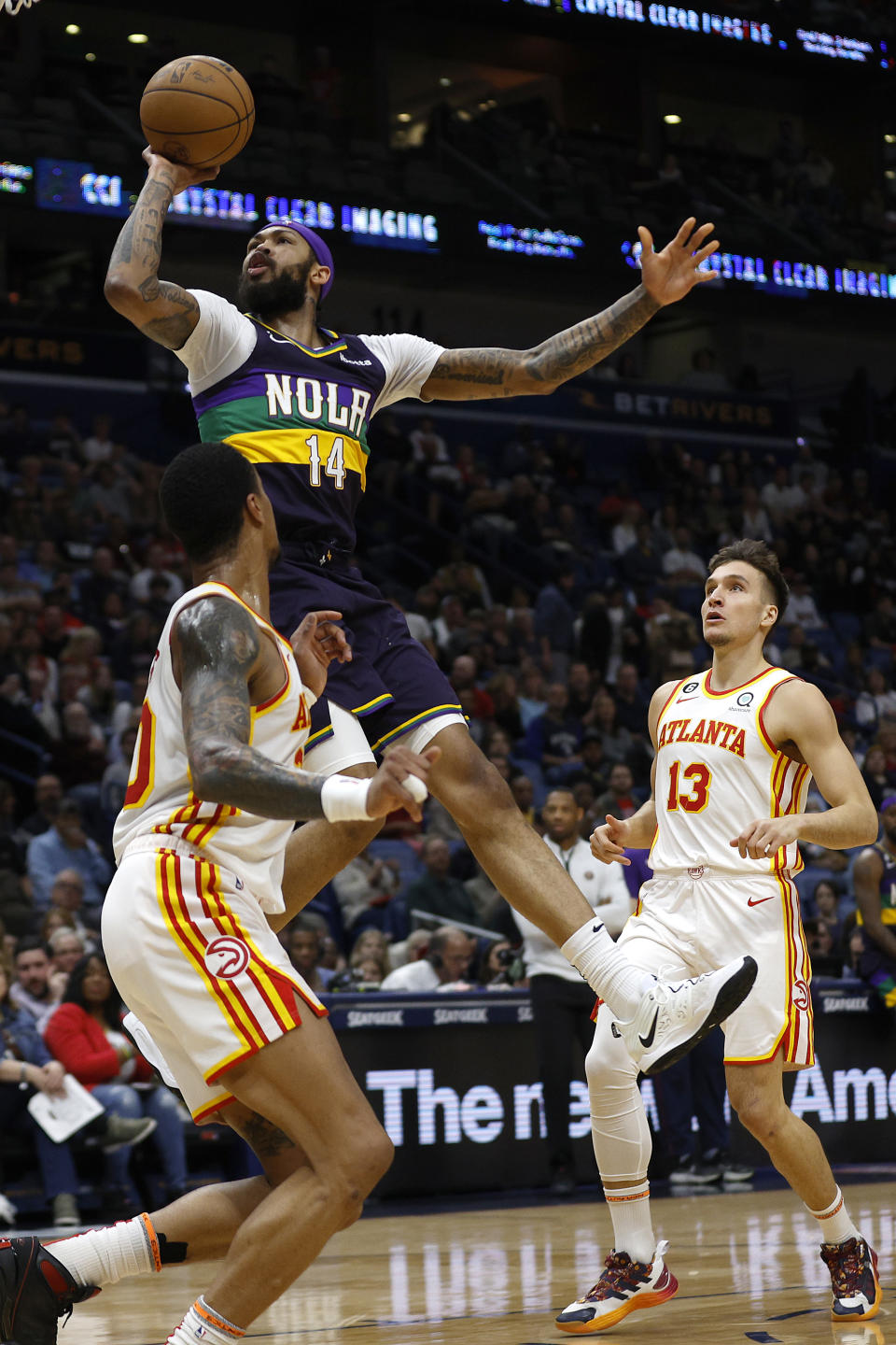 Brandon Ingram與CJ McCollum聯手攻下51分，最終鵜鶘也以9分差擊敗老鷹。 (Photo by Sean Gardner/Getty Images)