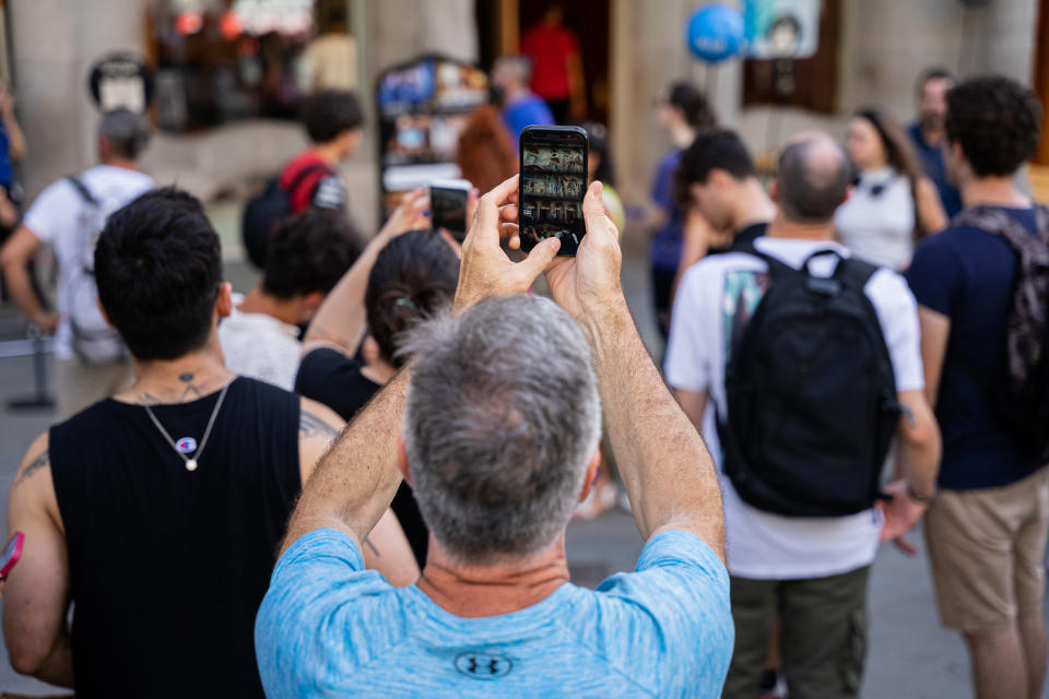 Para evitar el turismo de masas, cada vez más lugares apuestan por una tasa turística. (Photo by Marc Asensio/NurPhoto via Getty Images)