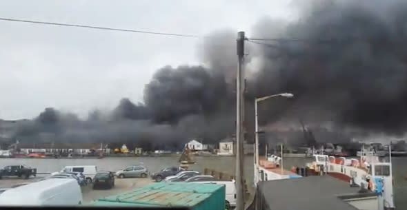 Isle of Wight fire: Ferries stopped as blaze breaks out at boatyard