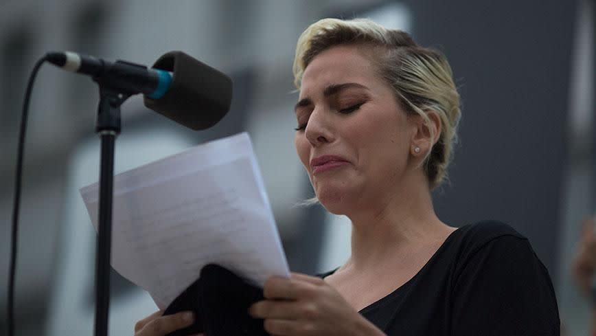 The singer read an emotional tribute to the victims of the Orlando shooting. Photo: Getty Images