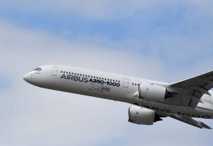 FILE PHOTO: An Airbus A350-1000 passenger plane is seen during a flying display at Farnborough International Airshow in Farnborough, Britain, July 17, 2018. REUTERS/Toby Melville/File Photo