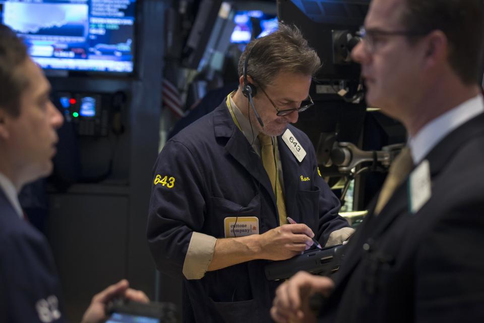 Traders work on the floor of the New York Stock Exchange February 19, 2014. REUTERS/Brendan McDermid (UNITED STATES - Tags: BUSINESS)