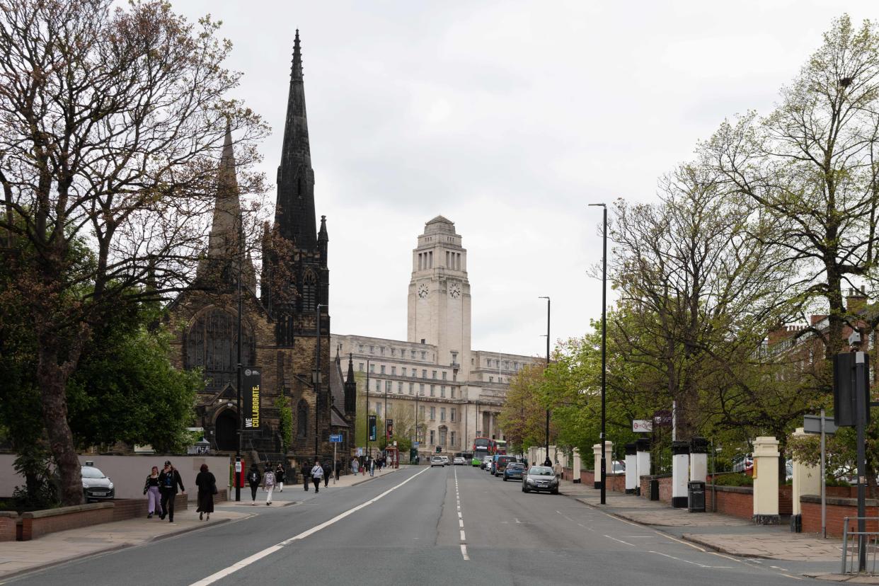 approach to University of Leeds on Woodhouse Lane, Woodhouse, Leeds, West Yorkshire, England, UK (Kay Roxby / Alamy Stock Photo)