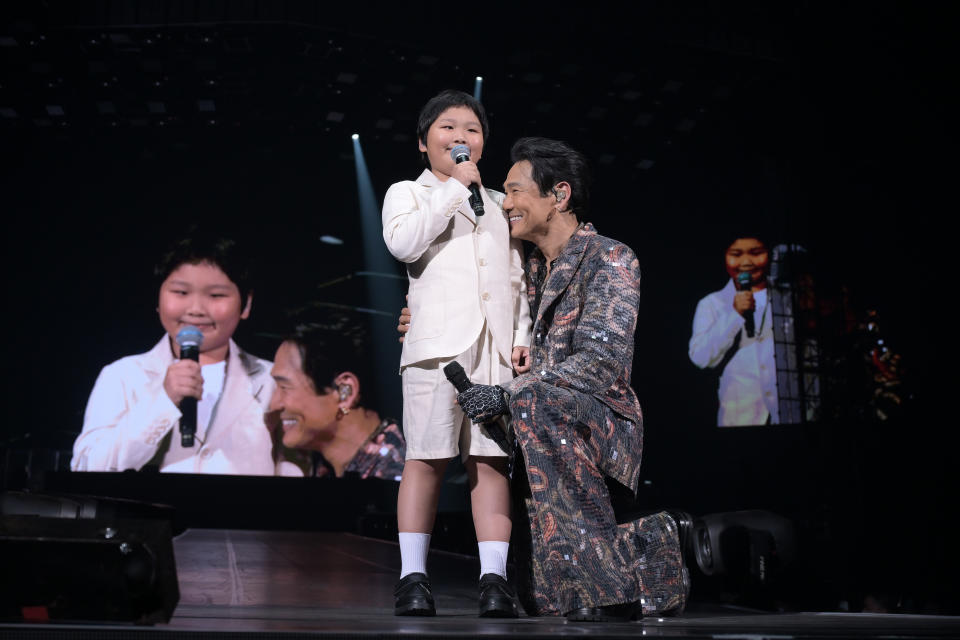 Du Dewei Tour Taipei Station｜Ai Zi AJ took the stage for the first time and sang with his grandfather three generations across time and space for the first time and moved the audience to the climax of the new version of 