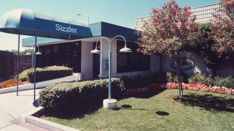 Sizzler restaurant exterior