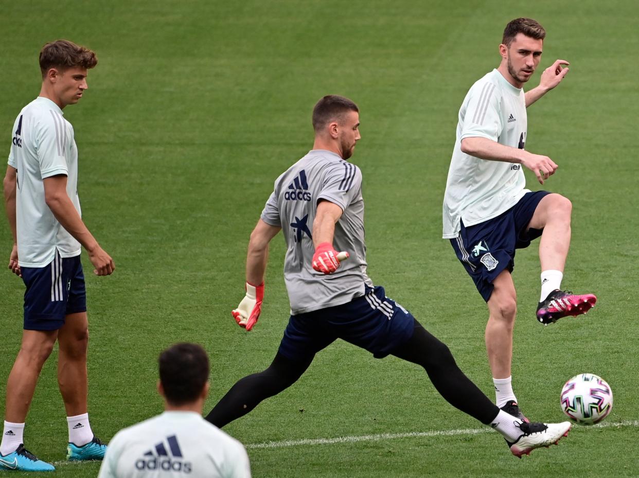 Jugadores de España en entrenamiento (AFP via Getty Images)