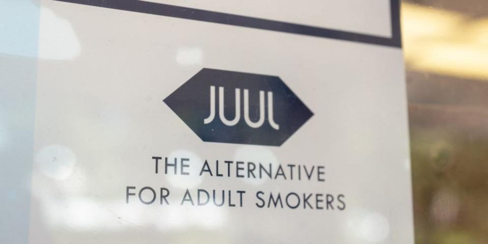 Juul smokers sign