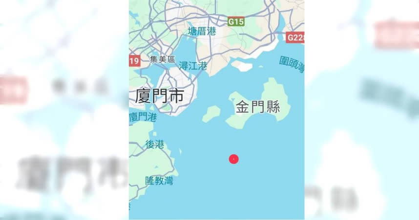 金門翟山西南5.6浬海域(限制水域外)今日清晨5時許，驚傳1艘中國籍貨輪「瑞誠6號」進水沉沒，12船員跳海逃生全數獲救。(圖／民眾提供)