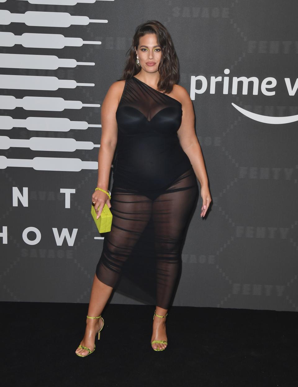 La modelo Ashley Graham nos demostró que estar embarazada no te impide lucir transparencias. (Foto: Angela Weiss / AFP / Getty Images)