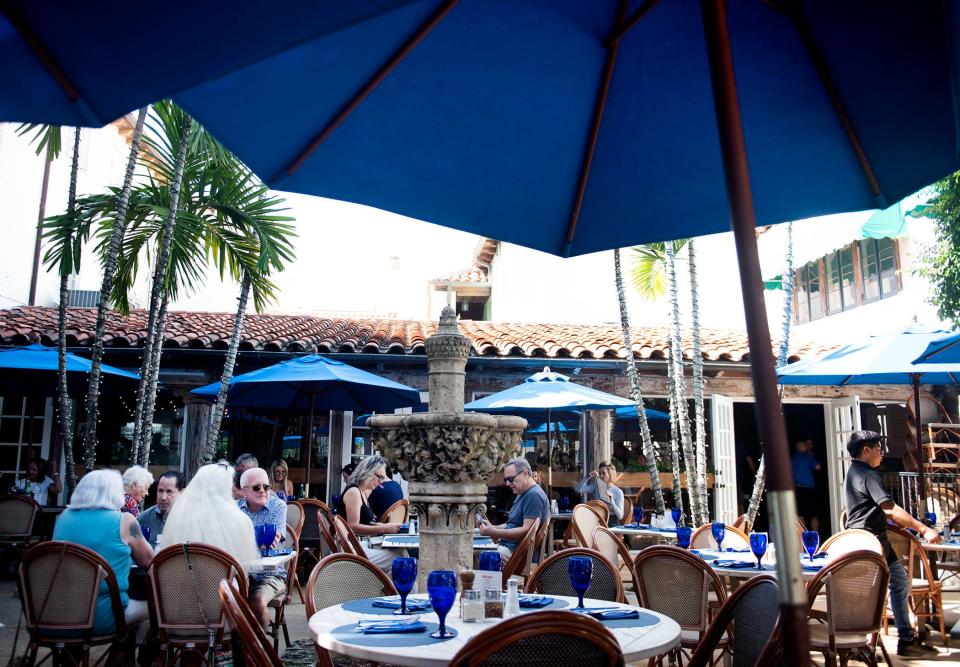 Pizza al Fresco in Palm Beach is a popular spot for families to dine when visiting Worth Avenue.