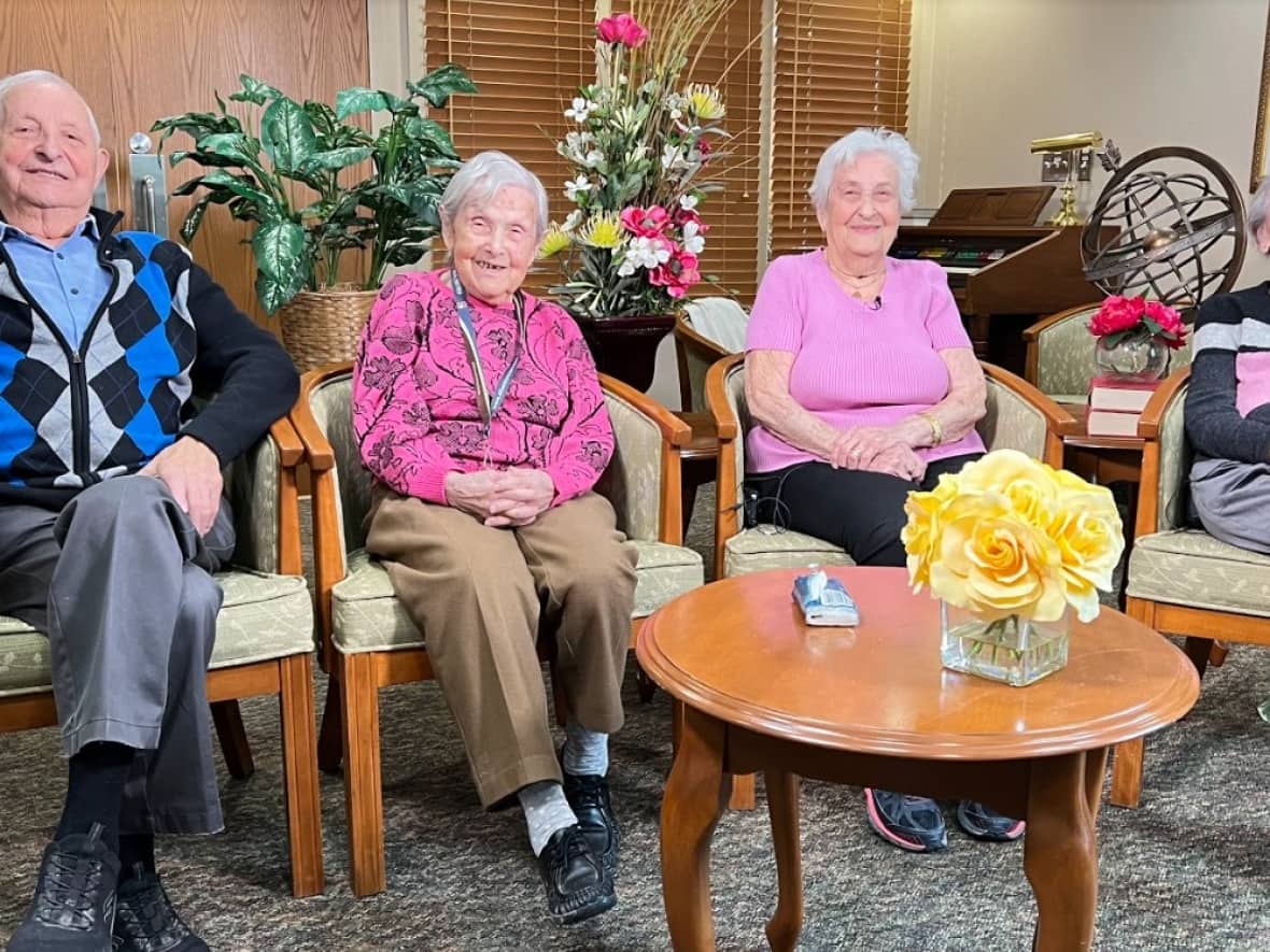 Sol Fink, from left, Sally Singer, Ruth Zimmer and Anne Novak at the Shaftesbury Park Retirement Residence in Winnipeg. (Travis Golby/CBC - image credit)