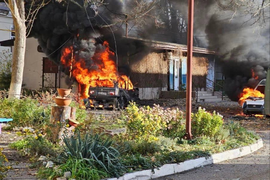 Eight vehicles and multiple buildings were destroyed in Kherson earlier today, according to local officials (Oleksandr Prokudin / Telegram)