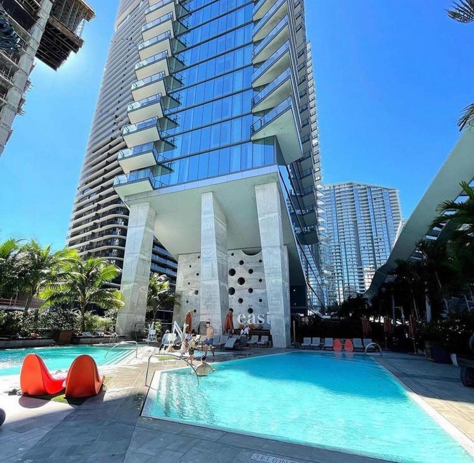 Piscina del hotel East Miami en Brickell.