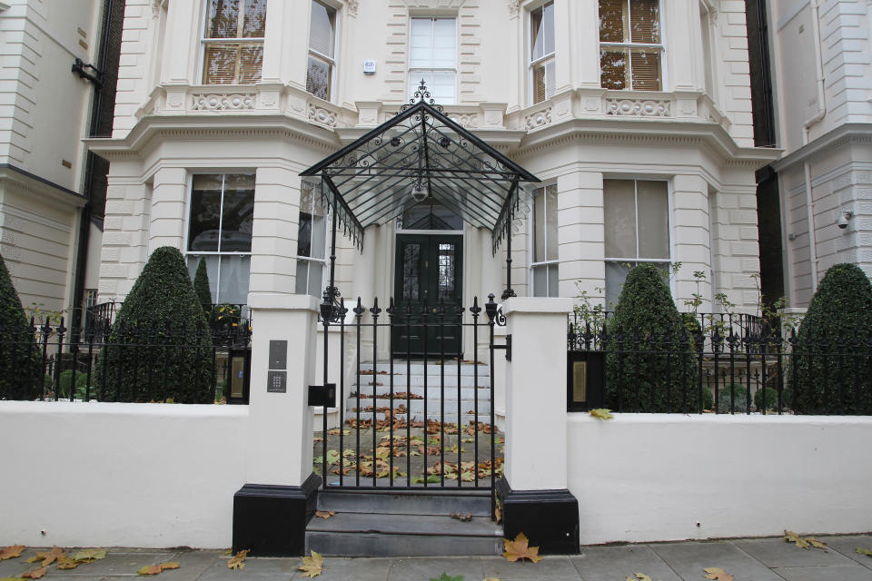 La pareja cambió su casa de las afueras de Londres por una vivienda en el barrio londinense de Nothing Hill. Foto: kikapress