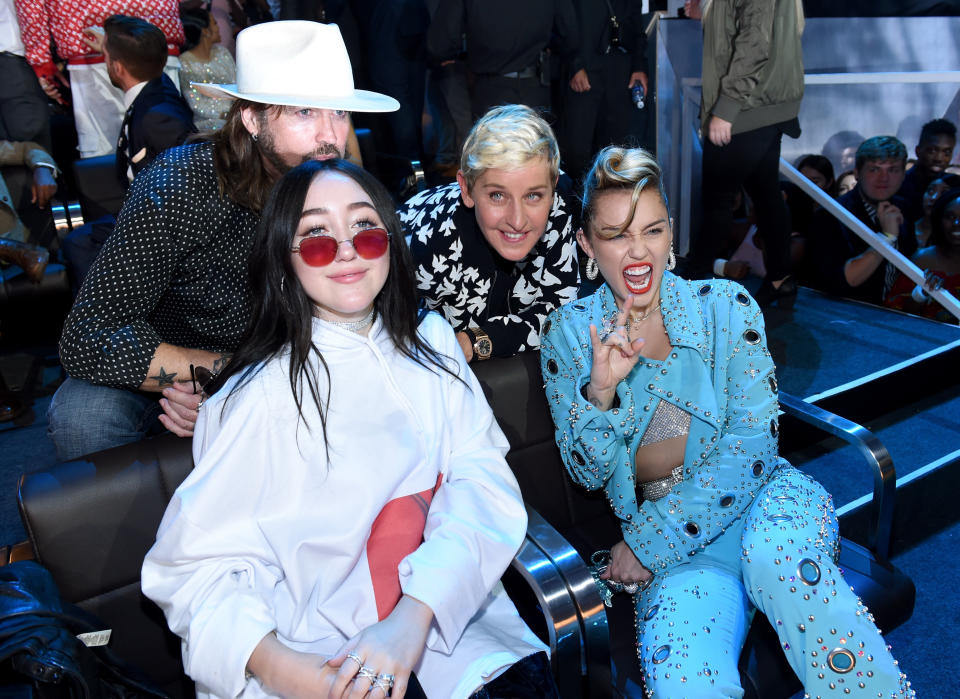 (L-R) Billy Ray Cyrus, Noah Cyrus, Ellen DeGeneres, and Miley Cyrus poses during the 2017 MTV Video Music Awards at The Forum on Aug. 27, 2017 in Inglewood, California.&nbsp;