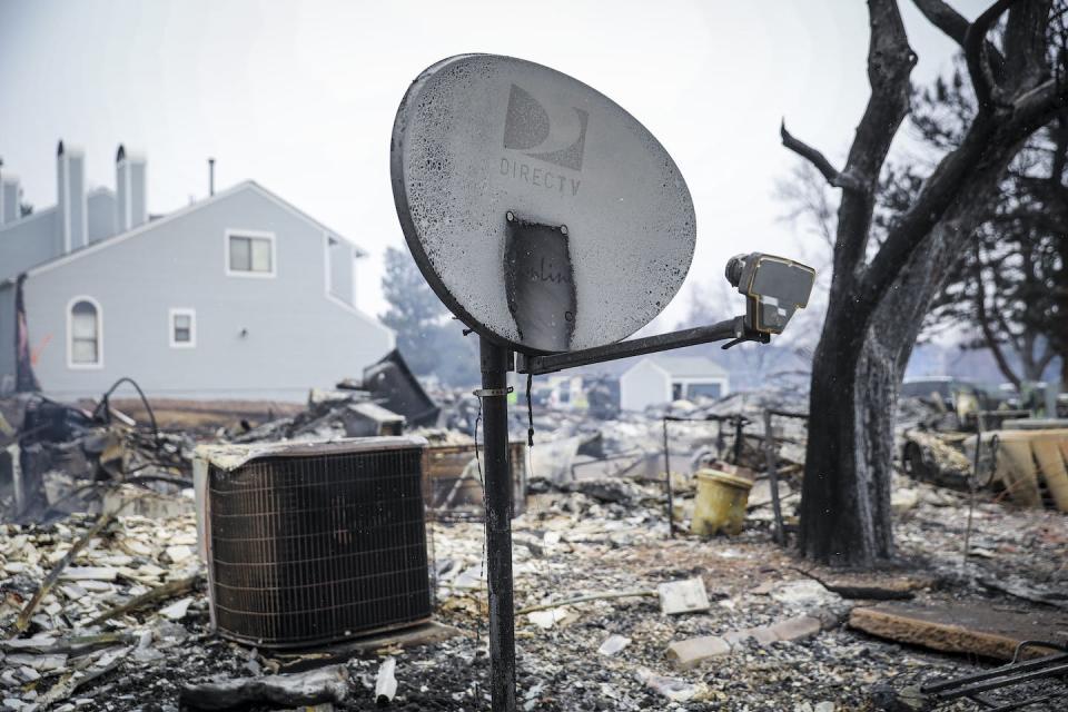 In many of the homes, everything burned – wallboard, siding, asphalt shingles, electronics and even vehicles. <a href="https://www.gettyimages.com/detail/news-photo/satellite-dish-stands-nears-the-remains-of-the-wildflower-news-photo/1237485825" rel="nofollow noopener" target="_blank" data-ylk="slk:Marc Piscotty/Getty Images;elm:context_link;itc:0;sec:content-canvas" class="link ">Marc Piscotty/Getty Images</a>