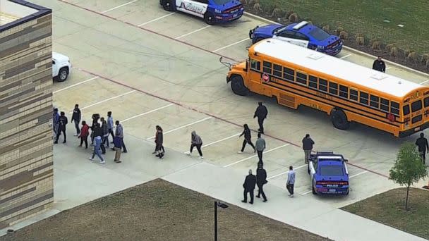 PHOTO: Students are bused to reunite with parents after a student fatally shoot one student and injured another outside Lamar High School, in Arlington, Tx., Mar. 20, 2023. (WFAA)