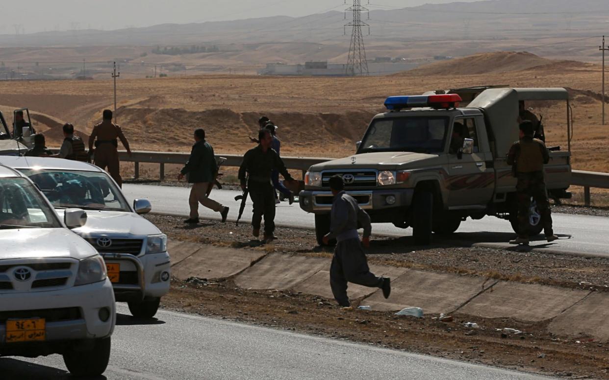 Kurdish security forces withdraw from a checkpoint in Alton Kupri, on the outskirts of Erbil - AP