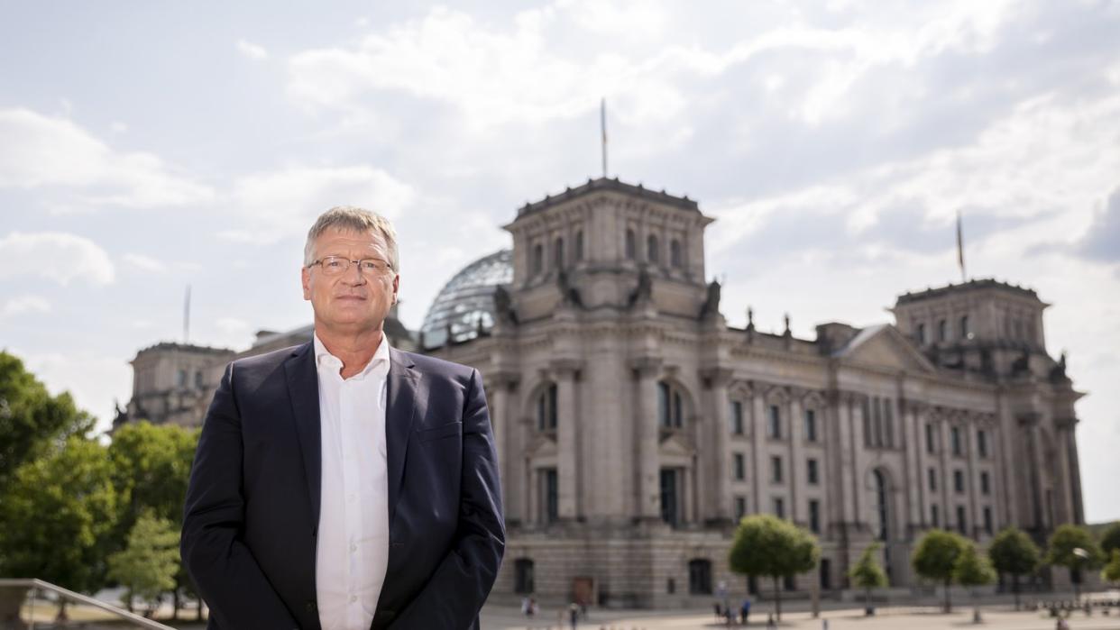 AfD-Chef Jörg Meuthen vor dem Reichstagsgebäude in Berlin. Meuthen will im kommenden Jahr nicht für den Bundestag kandidieren.
