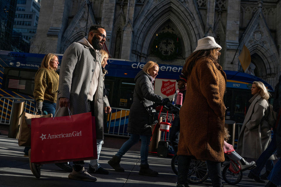 FTSE A man carries a shopping bag along 5th Avenue during the holiday season in New York City, U.S., December 9, 2022. REUTERS/Eduardo Munoz