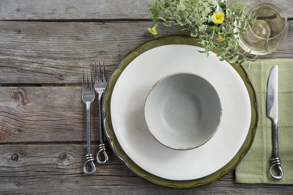 How to Set Your First Thanksgiving Table on a Tight Budget