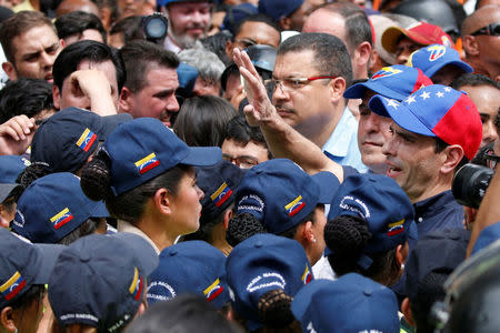 Venezuelan opposition leader and Governor of Miranda state Henrique Capriles (R) takes part in a rally against Venezuelan President Nicolas Maduro's government and to commemorate the 59th anniversary of the end of the dictatorship of Marcos Perez Jimenez in Caracas, Venezuela January 23, 2017. REUTERS/Carlos Garcia Rawlins