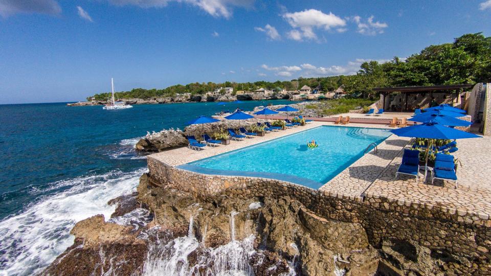 Rockhouse Resort &amp; Spa pool above cliffs