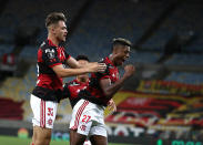 Bruno Henrique, del Flamengo de Brasil, celebra después de anotar el tercer gol de su equipo ante el Junior de Barranquilla de Colombia, en el duelo por la Copa Libertadores en Río de Janeiro, Brasil, el miércoles 21 de octubre de 2020. (Buda Mendes/Pool via AP)