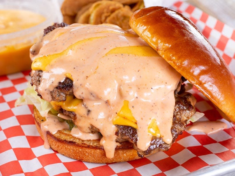 cheeseburger with thousand island sauce