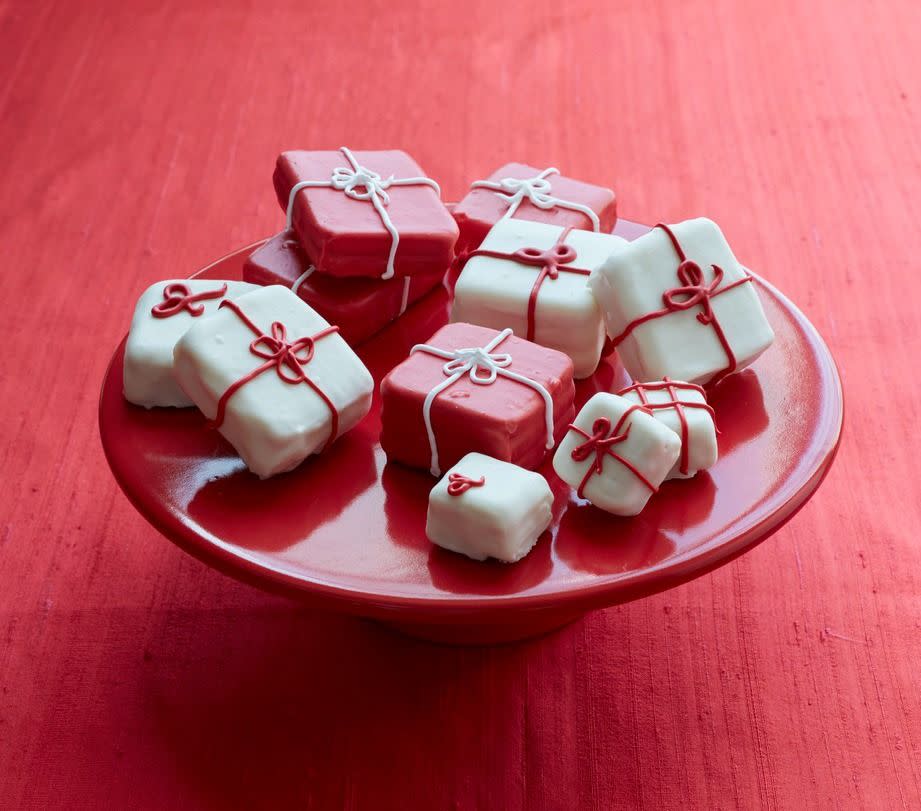 <p>These cookie presents are the sweetest gifts you can give.</p><p><a href="https://www.womansday.com/food-recipes/food-drinks/recipes/a52688/cookie-presents/" rel="nofollow noopener" target="_blank" data-ylk="slk:Get the recipe.;elm:context_link;itc:0;sec:content-canvas" class="link "><em>Get the recipe.</em></a> </p>