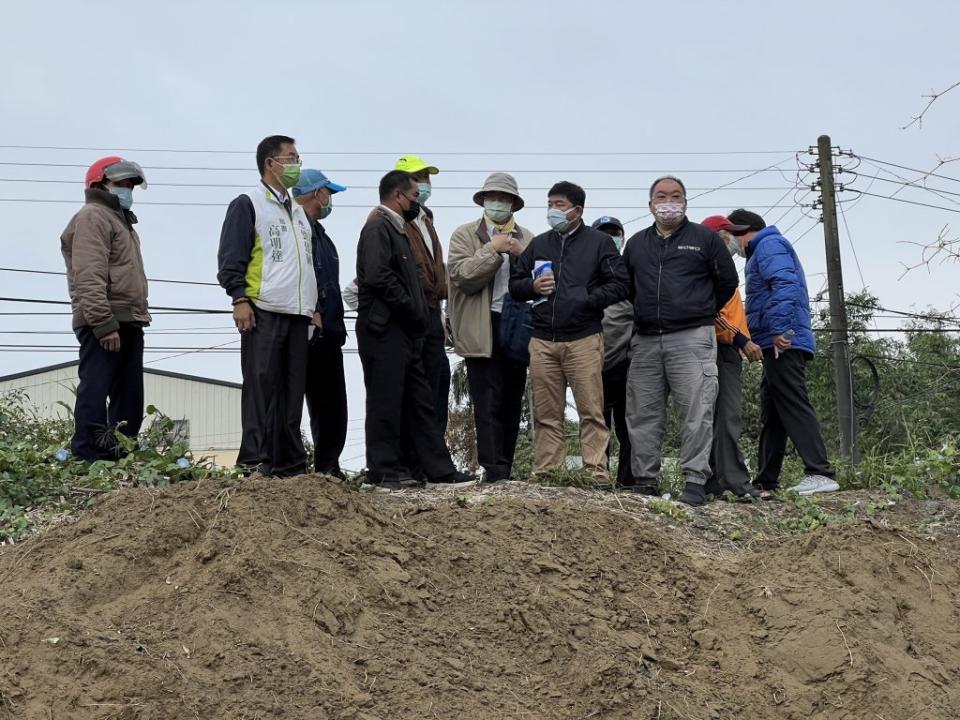 大湖口溪南勢阿丹堤段改善工程施工說明會。　（記者劉春生攝）