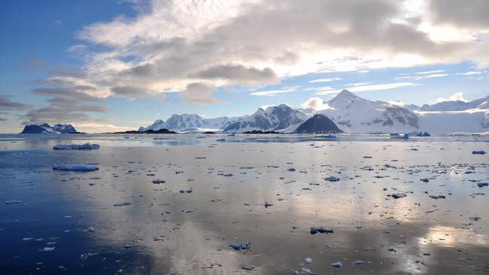  The mountainous and icy coastline of the Antarctic Peninsula. 