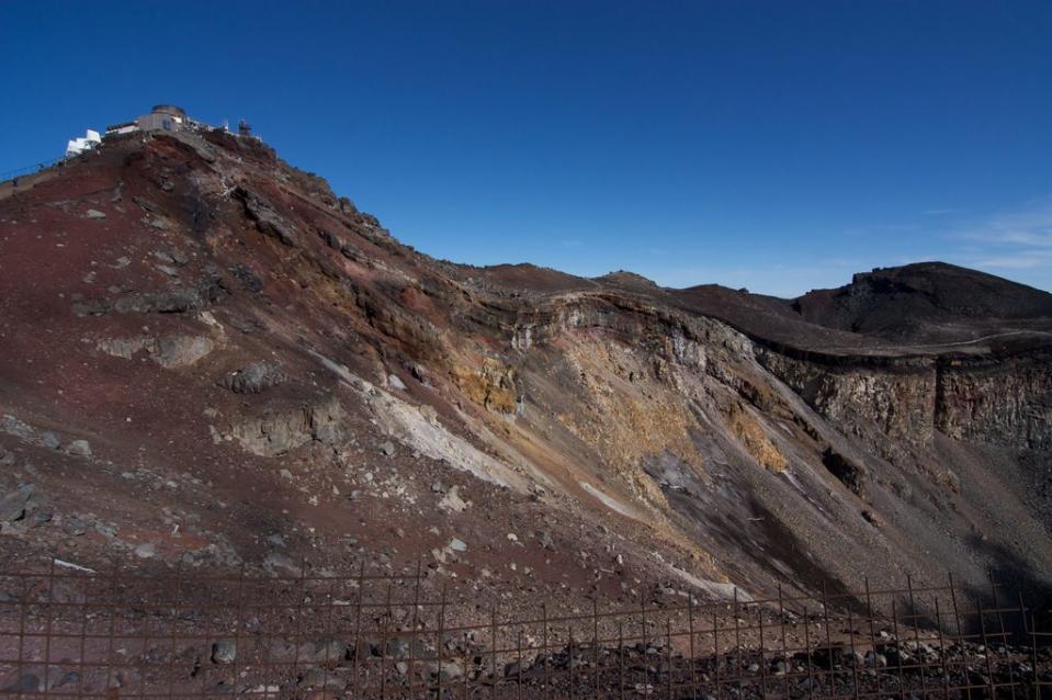 ▲富士山火山口。（圖／攝影者：stan chow, Flickr CC License）