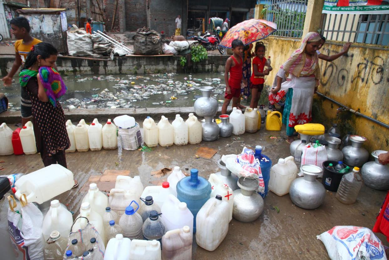 <span class="caption">Collecting water from a street pump in Dhaka, Bangladesh, Jan. 13, 2020.</span> <span class="attribution"><a class="link " href="https://www.gettyimages.com/detail/news-photo/bangladeshi-people-collecting-drinking-water-from-a-water-news-photo/1193639864?adppopup=true" rel="nofollow noopener" target="_blank" data-ylk="slk:angladeshi people collecting drinking water from a water pump inside a streeMehedi Hasan/NurPhoto via Getty Images;elm:context_link;itc:0;sec:content-canvas">angladeshi people collecting drinking water from a water pump inside a streeMehedi Hasan/NurPhoto via Getty Images</a></span>