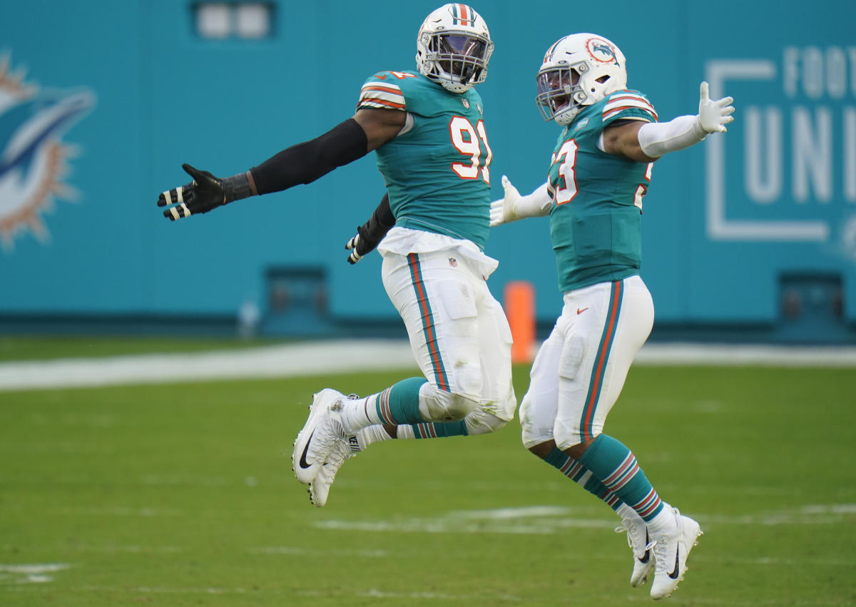 Dolphins eliminate Patriots from playoff race with 22-12 win