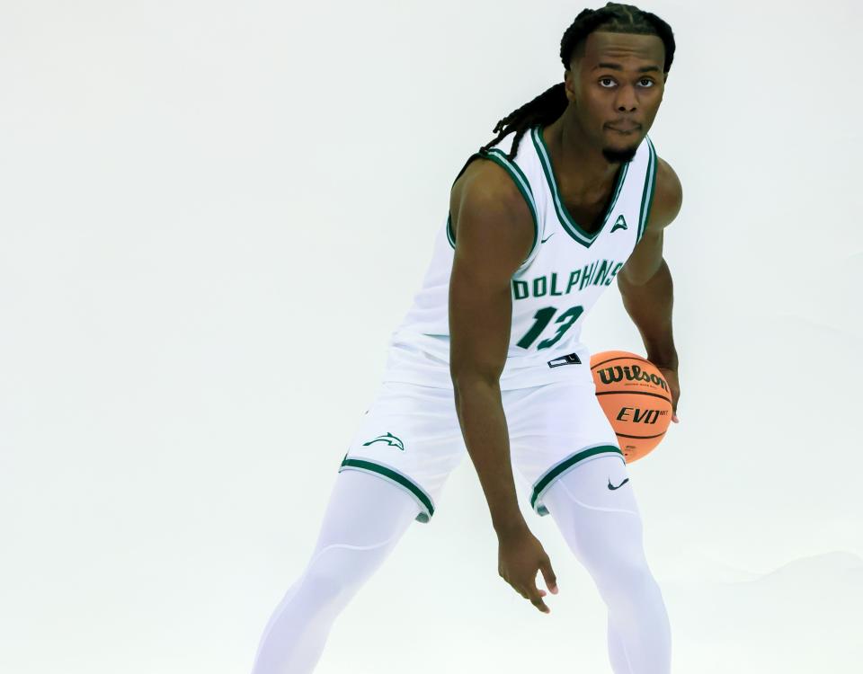 Jacksonville University sophomore guard Robert McCray V led the Dolphins with 28 points in Thursday's 79-77 victory over Queens.