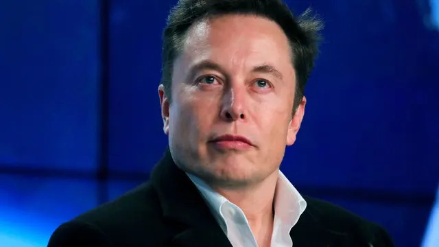 Two days before the deadline to buy Twitter expires, Elon Musk published a curious video on the social network