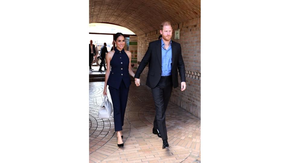 Harry and Meghan arrive at school in Colombia