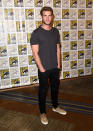 <p>The “<i>Hunger Games” </i>Aussie actor looked casual and cool in a basic T-shirt, black jeans, and khaki sneakers.</p>