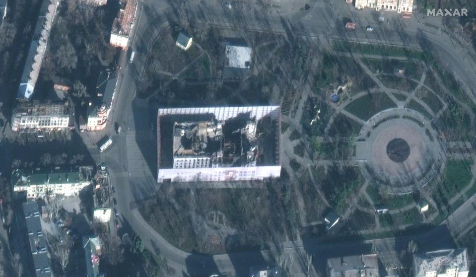 Mariupol Theatre in November 2022 with a protectiv screen around it (Satellite image ©2022 Maxar Technologies)