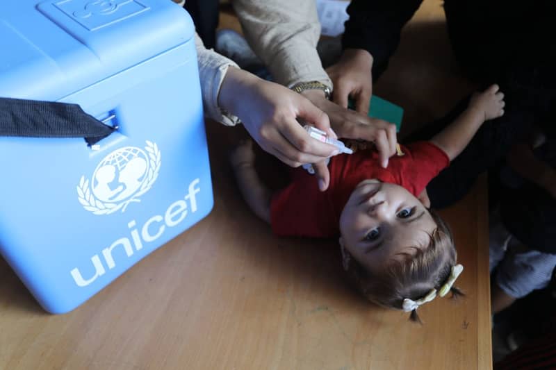 A child is vaccinated against the polio virus at the Deir El Balah health center. Hundreds of thousands of children are being vaccinated against polio in the besieged Gaza Strip since the morning of September 1. Abed Rahim Khatib/dpa