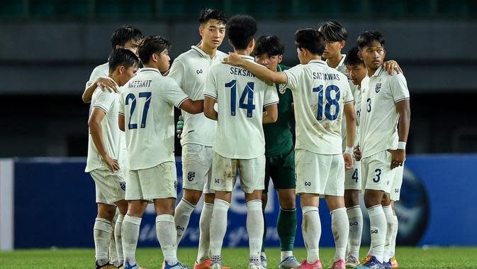 <p>Pelatih Timnas Thailand U-19, Salvador Valero Garcia, punya alasan khusus sengaja menurunkan tempo permainan pada babak kedua saat melawan Myanmar (4/7/2022). (Instagram/@changusek)</p>
