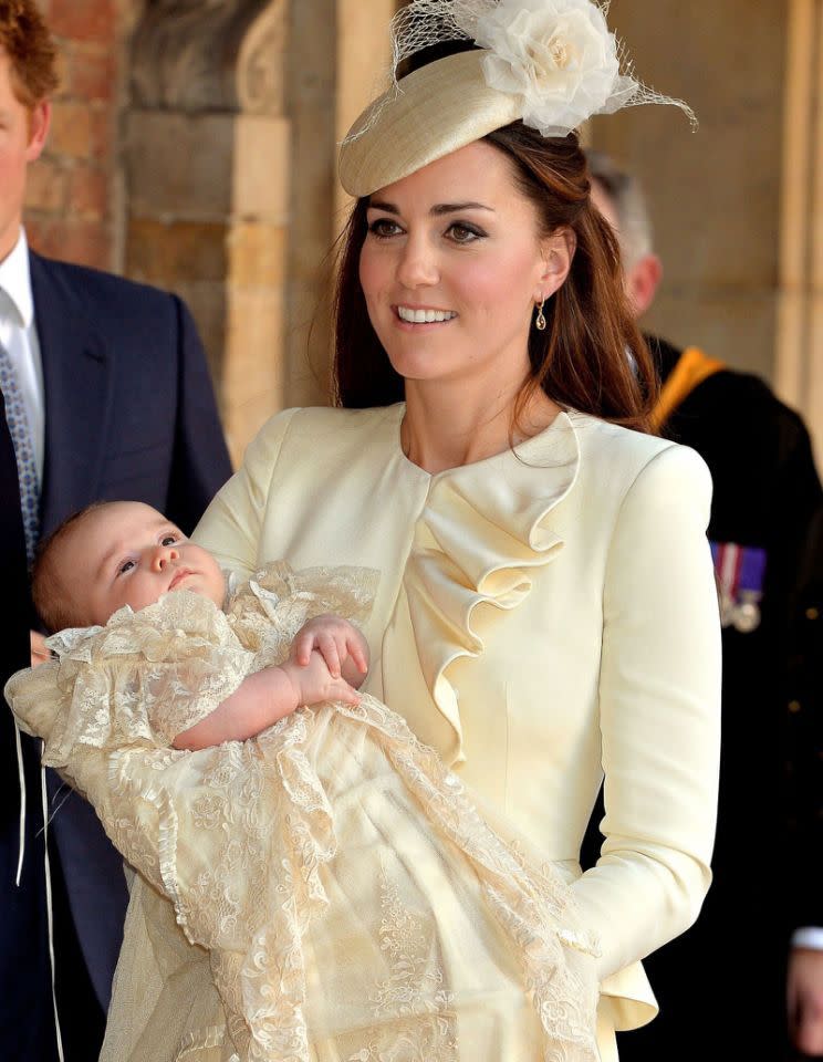 Le jeune garçon a été baptisé par l'archevêque de Canterbury au palais St. James devant seulement 22 invités le 23 octobre 2013. 