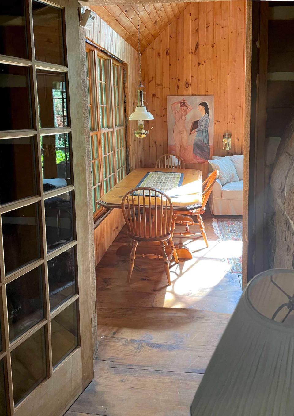 Entry to sunroom in Inglis Island cottage