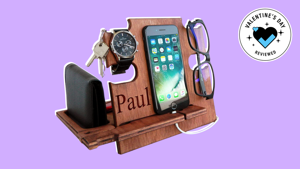 Best personalized Valentine’s Day gifts 2023: Personalized Docking Station