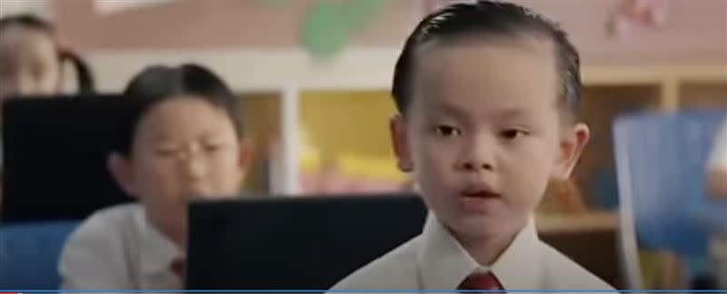 黃蕾在《長江7號》中，反串飾演富二代「陳俊生」。（圖／翻攝自YouTube）