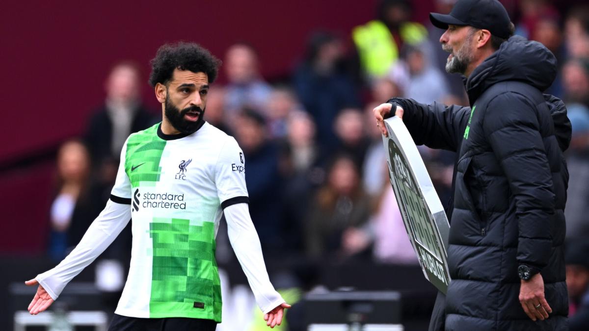 Jurgen Klopp and Mohamed Salah engage in fiery argument