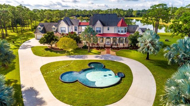 Disney Lovers' Florida House with Two Mickey Mouse–Shaped Pools Hits the  Market for $850K